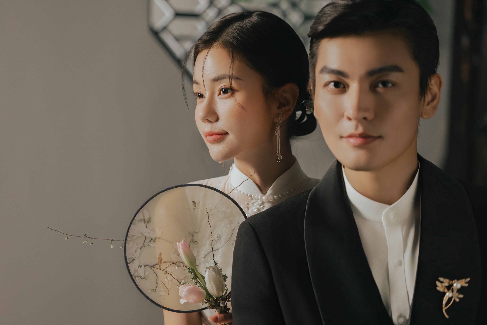 Jincheng Lingchuan multilingual guide services, private charter, customized travel planning, business accompaniment, and professional photography documentation.