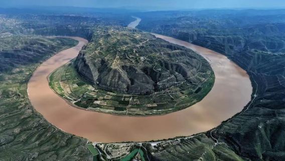 Lawatan sehari dengan perkhidmatan bahasa Inggeris ke Teluk Qiankun Sungai Kuning Yan'an Shaanxi + Tapak Bersejarah Revolusi Zaoyuan + Gunung Pagoda dengan sewaan peribadi