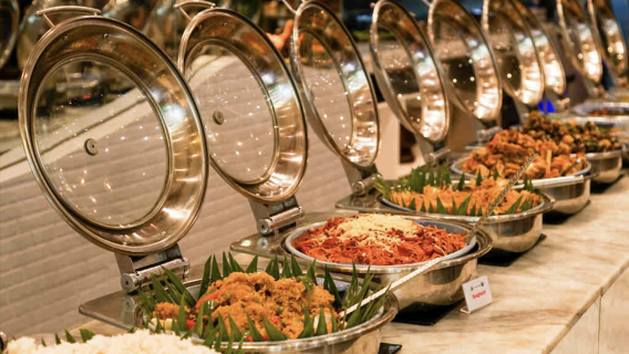 Buffet todo lo que puedas comer en Borácay - Restaurante Eight by the Beach con cocina filipina moderna