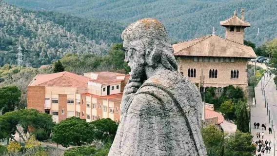 Excursion d'une journée en voiture avec chauffeur à Barcelone : Tossa de Mar, Jardin botanique de Blanes et Tibidabo