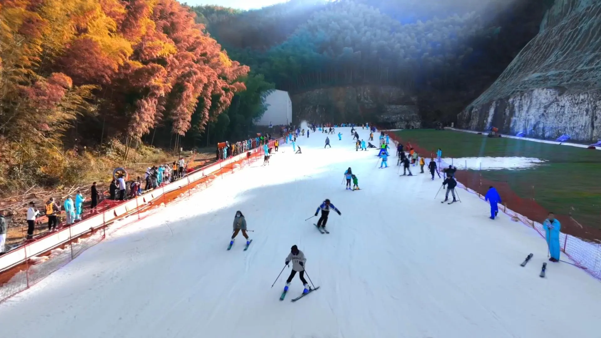[Schatz für Familienausflüge] Hangzhou Shengxianli Internationaler Skiresort + Touristenattraktion Daming Mountain + [Privattransfer in Hangzhou]