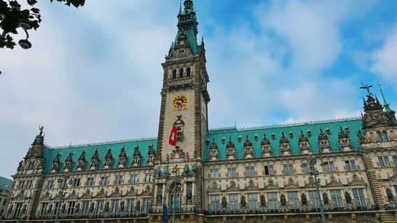 德國漢堡*市政廳*倉庫城*易北愛樂音樂廳*聖米迦勒教堂一日遊