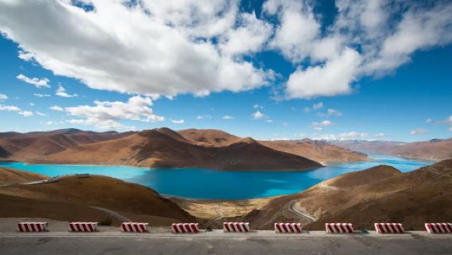 1-day tour to Yamdrok Lake + Karola Glacier + Gonggar Airport with exclusive private charter (no rideshare), admission tickets not included