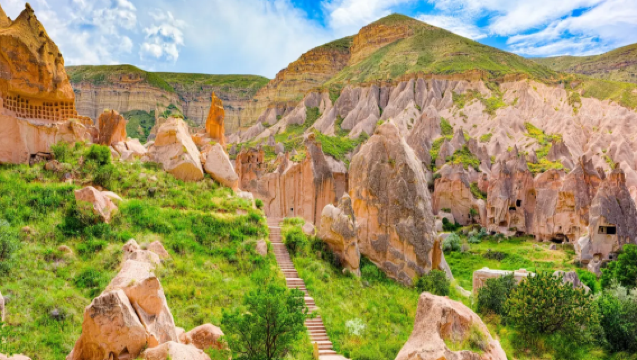 Türkiye: Cappadocia Red Line Historical Tour | Small Group with Chinese & English Guides | Includes Lunch & Admission Ticket