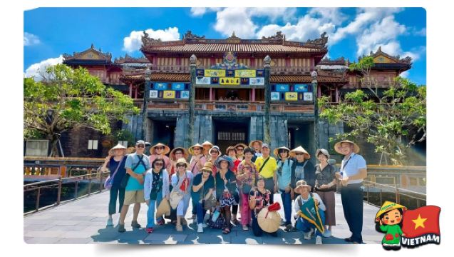 เหมารถดานัง-เว้ (มีหลายตัวเลือกให้เลือก) (สามารถเที่ยวอุโมงค์เฮ่ยหวั่น | พระราชวัง | วัดเทียนมู่ พระเจดีย์เทียนมู่ | สุสานจักรพรรดิไข่ดิ่ญได้ภายใน 1 วัน)