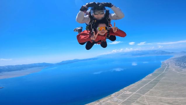 新疆賽里木湖湖景高空跳傘【官方預約+全程安全保障+極限挑戰】