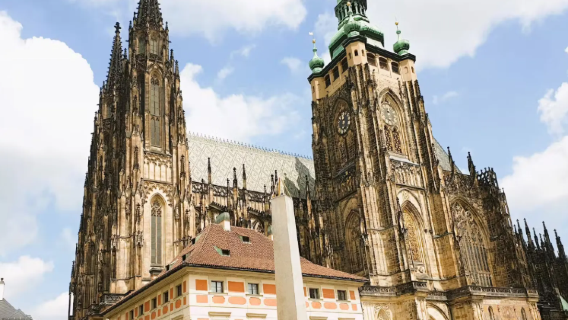 Penterjemahan Profesional di Seluruh Republik Czech | Penterjemah Teman Perniagaan/Pameran + Pemandu Pelancong Tempatan + Pemandu Pelancong + Perkhidmatan Tempatan + Perkhidmatan Tersuai Lawatan Bebas di Bandar CK