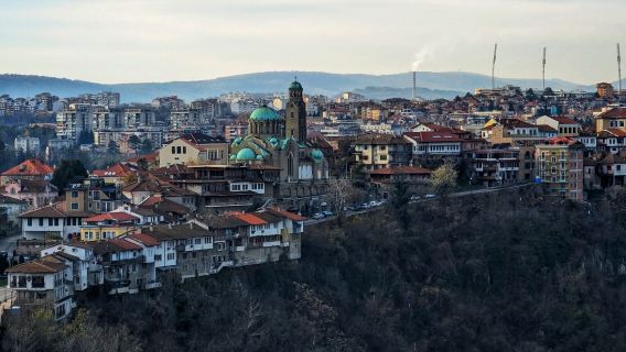 Passeio de Áudio pelos Destaques de Veliko Tarnovo: Majestade Medieval e Tesouros Culturais