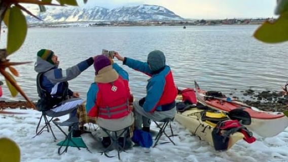 Patagonia: Kayak Tour in Puerto Natales with Picnic