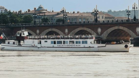 Bordeaux : Croisière guidée sur la Garonne avec boisson et canelé