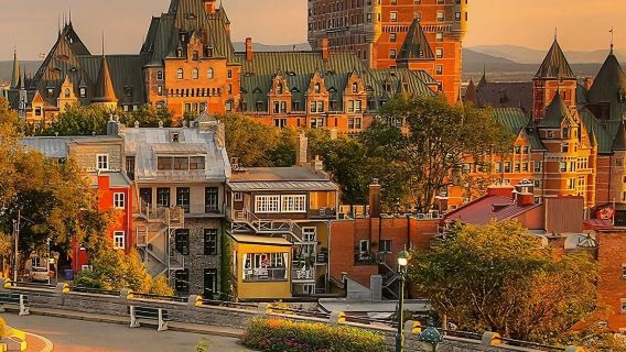 one-day tour of Canadian Parliament Buildings, Tresor Art Street and Old Quebec City with Chinese and English service