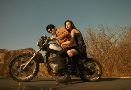 Ili Trip Moments Photography Experience Xinjiang: Wedding, Candid & Travel Photos