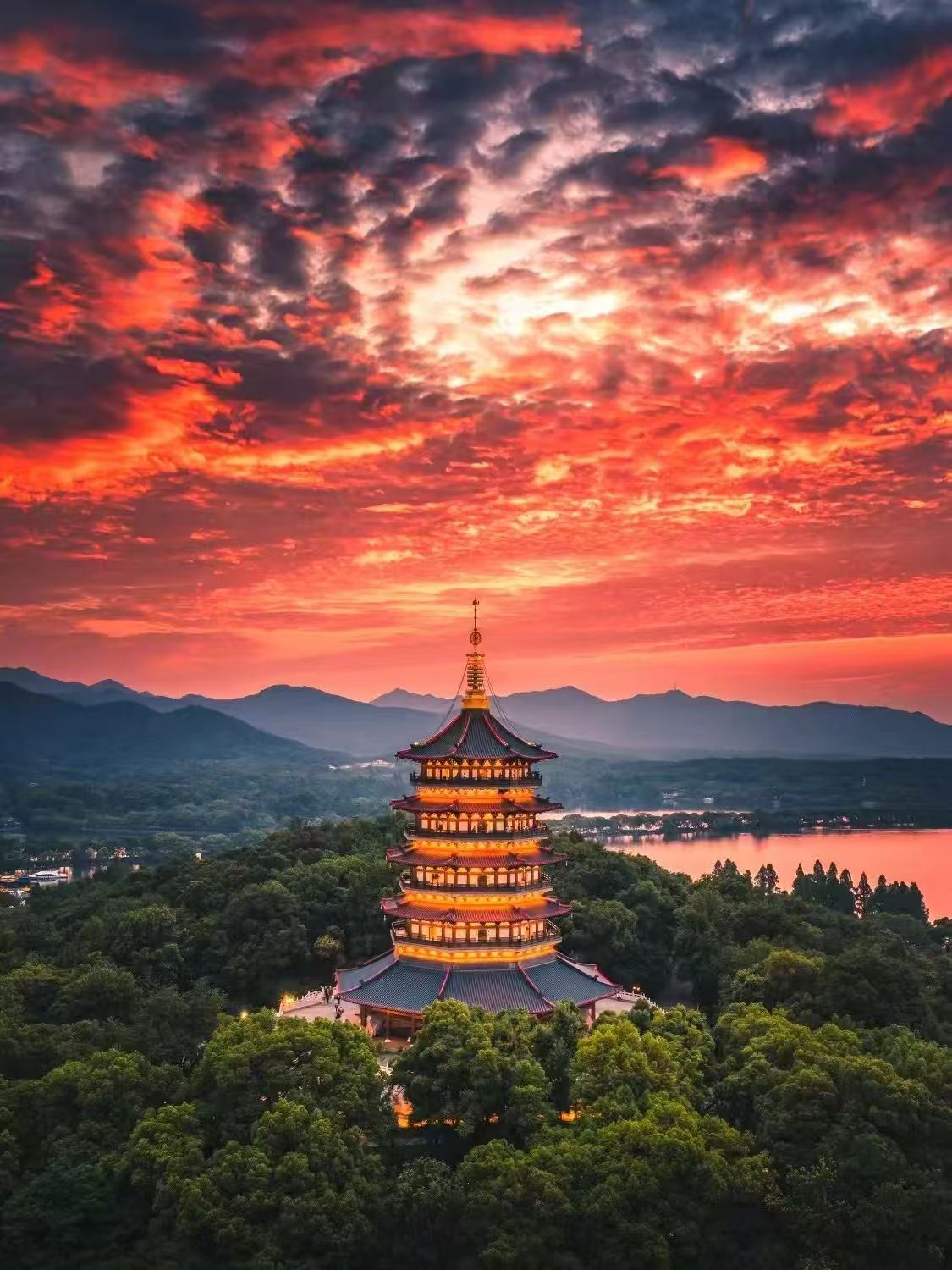 Hangzhou Foreign Language Private Guided Tour (Small Group)
