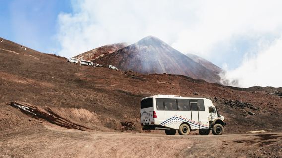 Monte Etna: spettacolare trekking in vetta con biglietto d'ingresso incluso