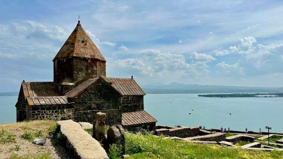 Ab Tiflis: Tagesausflug nach Armenien mit Eriwan und Sewansee