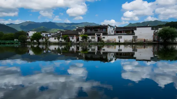 Anhui Huangshan Xidi + Hongcun Chinese Group Day Tour (Pick up in the city)