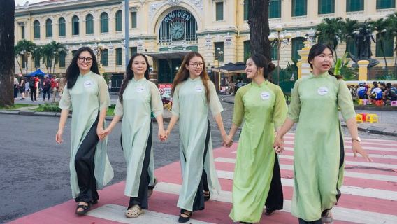 Kuliner Jalanan Tak Terlihat di Sore Hari Saigon dengan Skuter|Pilihan: Ao Dai Rider