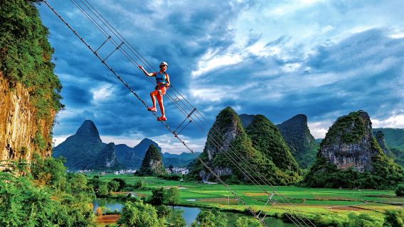 [Gaya Selebriti] Tangga panjat tebing Yanbang Via Ferrata Perkemahan Luar Ruangan Tangga Via Ferrata|terjun lenting Tangga Langit|Zipline Tangga Surgawi|Trek Hutan|Termasuk peralatan|Bimbingan pelatihan|Fotografi lanskap