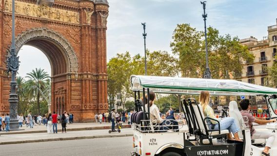 Barcelona: Welcome Tour by Private Electric Tuk Tuk