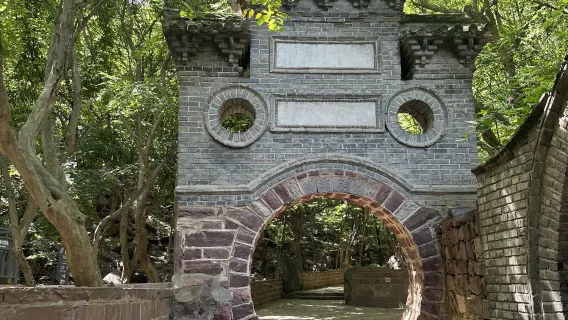 Passeio de um dia em Shijiazhuang: Montanha Cangyan + Cidade Antiga Longquan | Serviço bilíngue chinês-inglês (ingressos não incluídos)