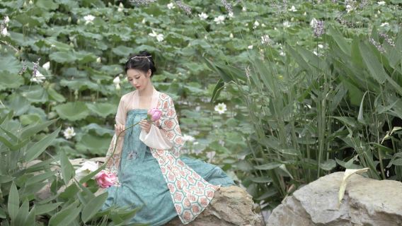 Trip Moments in Feng County[Hometown of Liu Bang/Yuanzi Lake/Da Sha River - Photography Services: Aerial Shots, Wedding, Portrait, and Local Guide Photographer]