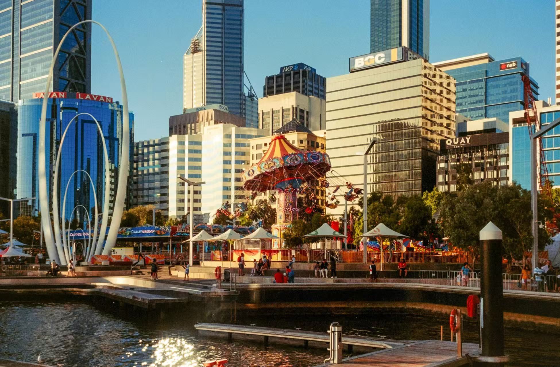 西澳大利亞珀斯市區倫敦閣－天鵝鐘塔－國王公園－藍色船屋一日遊