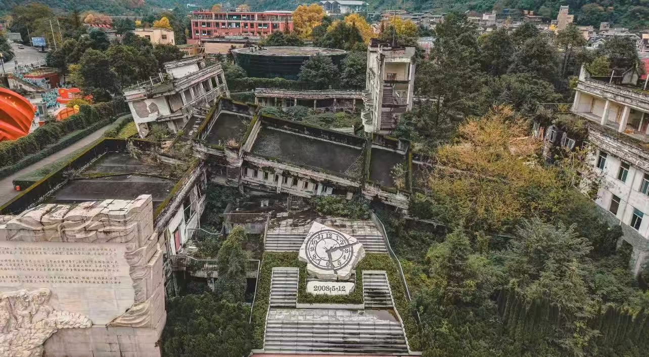 Privattransfer ab Chengdu Stadtgebiet [Yingxiu Wenchuan Ruinen + Dujiangyan tausendjähriges Bewässerungssystem + Nanqiao blaue Tränen]