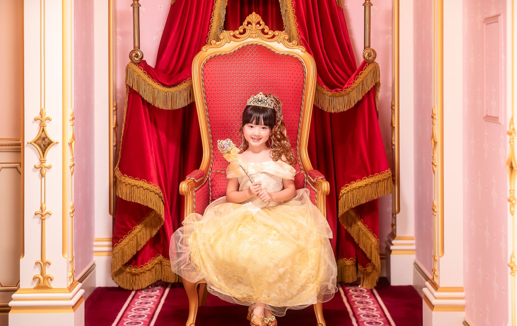 Experiencia de princesa en el Salón de Magia de Hong Kong Disneyland|castillo|familia real|Corona|Serie de desfiles de princesas|Incluye diseño de peinado|Kit de maquillaje|Fotos exquisitas
