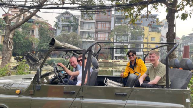 Halbtägige Hanoi-Erbe-Tour mit Jeep