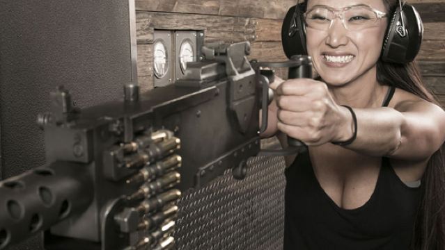 Стрельба в помещении MGV в Лас-Вегасе, США - стрельба боевыми патронами, захватывающий опыт с профессиональным инструктором