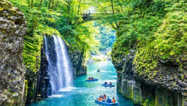 1-day Tour to Takachiho Gorge Cherry Blossom Cruise in Miyazaki, Kyushu · Aso Volcano in Kumamoto · Includes Shuttle Service + Kusasenri