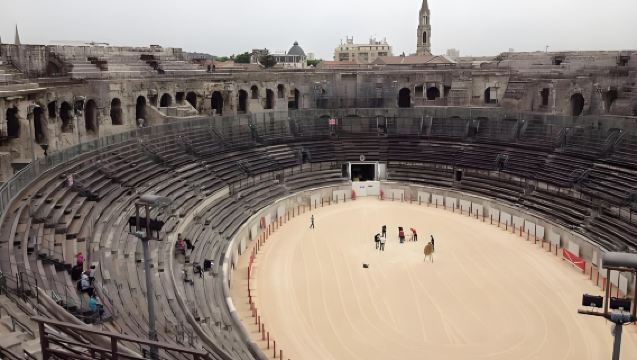 Sewaan peribadi di Avignon, Perancis: Orange + Jambatan Gard + Arena Nimes | Tiga monumen Rom yang hebat &