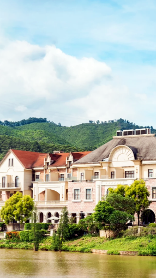 Guangzhou to Gaoming Private Day Trip: Annecy Town, Dongmenwei & Lucky koi village