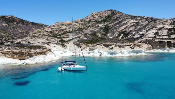 Milos: Full-Day Sailboat Cruise with Food and Open Bar
