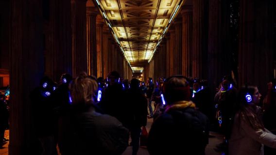 ベルリン: 80年代・90年代のヒット曲で楽しむサイレントディスコ・ウォーキングツアー