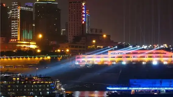 私人全包重慶兩江夜遊，含火鍋晚餐