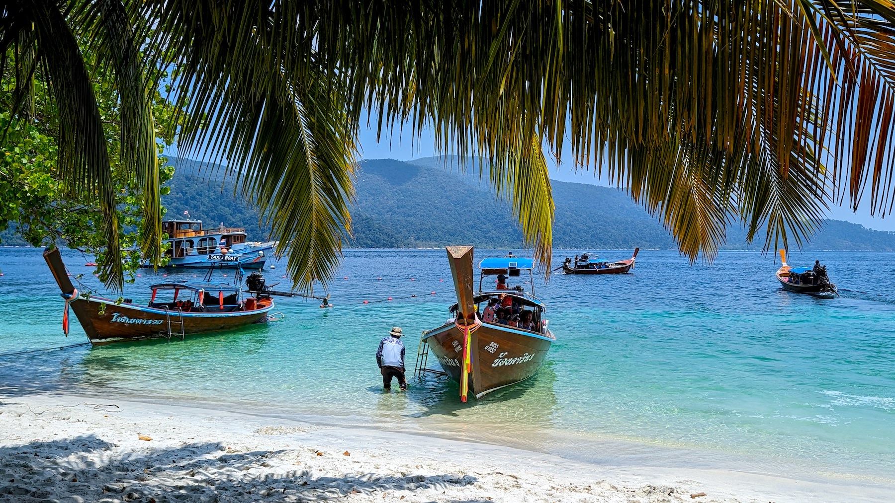 Koh Lipe: Island Hopping by Private Longtail Boat w/ Snorkel (Out Zone: 5 Hours)