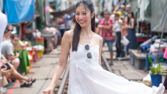 Tagesausflug zum schwimmenden Markt von Damnoen Saduak mit einer mit einem Reisebus Stern ausgezeichneten Food-Fotografie-Tour und einem chinesischsprachigen Reiseleiter