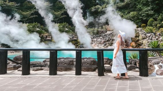 Excursion d'une journée dans les secrets de Kyushu, au temple Nyo-i-rin, dans la ville de conte de fées et aux sources chaudes infernales de Beppu