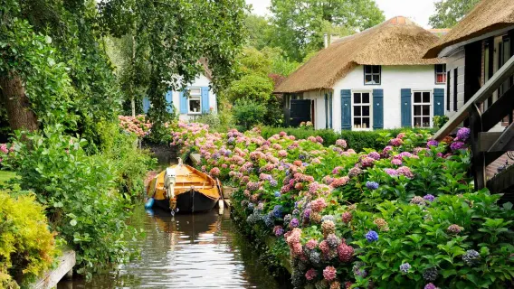 Netherlands Giethoorn 1-day tour [Small group of 8 people/Chinese/English options + cruise experience]
