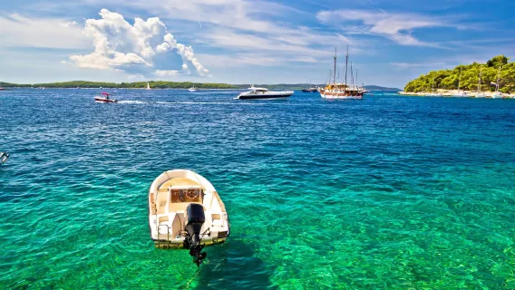 Tur Sehari Hvar Park + Kepulauan Pakleni + Pulau Brač dengan Sewa Kendaraan Pribadi di Kroasia