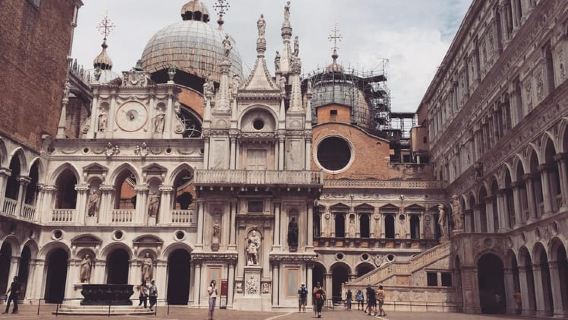 Venice: Đi thuyền Gondola và tham quan Cung điện Doge không cần xếp hàng