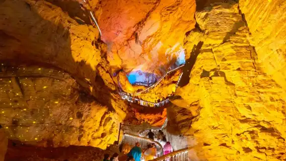 ○창사 출발 고속철도-협곡의 기이한 풍경+지심 탐험-장자제 유리 다리-황룡동-심층 관광-전문 가이드-재미있는 해설-효율적인 관광