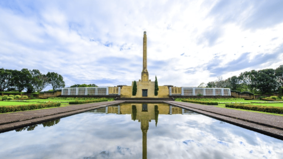 Auckland: Double Decker City Tour with Wine Tastings & Food