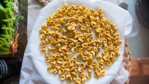 Bologna: mercato e corso di cucina a casa di un abitante del posto