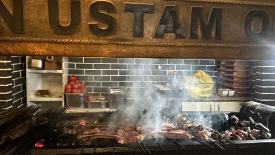 Prenotazione al ristorante popolare Hasan Ustam Ocakbaşı a Istanbul, Turchia con servizio di prenotazione ristorante