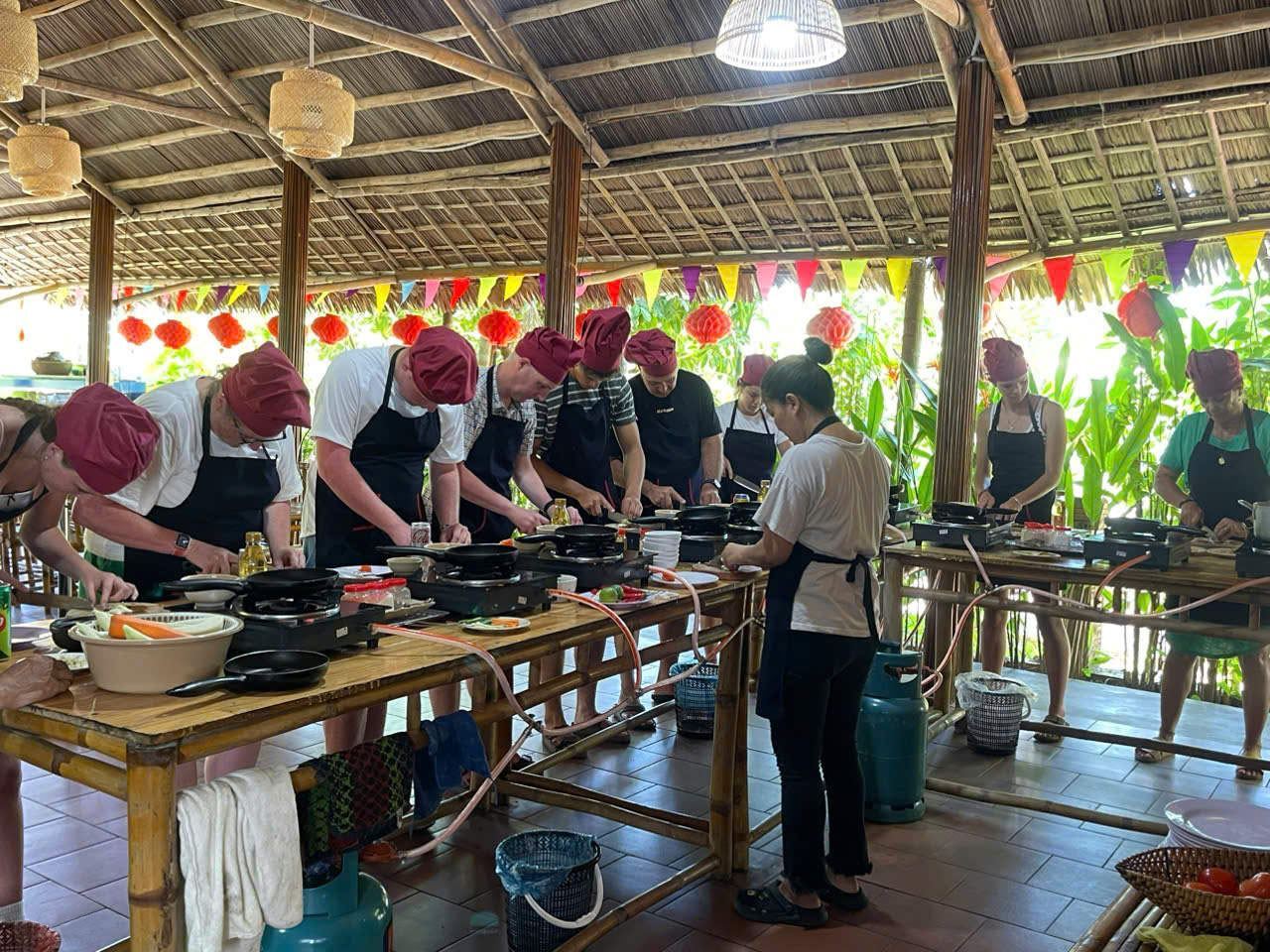 Hoi An Cooking Class: Local Market, Coconut Basket Boat, Crab Catching, and Cooking