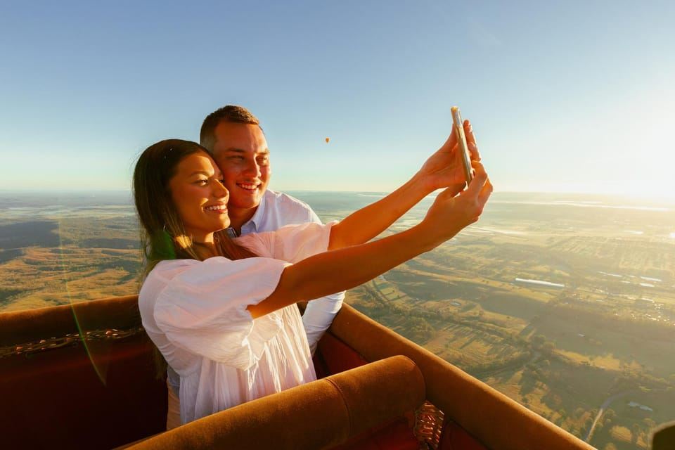 Gold Coast: Hot Air Balloon, Winery Breakfast & iFly
