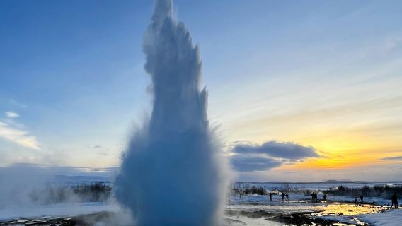 Excursion d'une journée touristique au Cercle d'Or en Islande (Þingvellir + Geysir + Chute d'or)