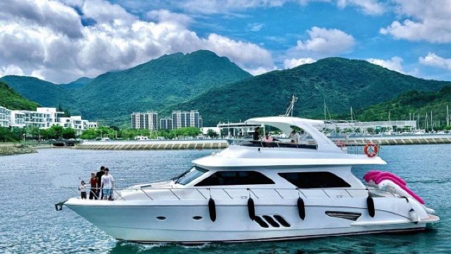 【深圳遊艇包船】深圳七星灣72尺諾詩豪華飛橋遊艇包船出海海釣團建聚會生日求婚～超大KTV房嗨唱+大臥室